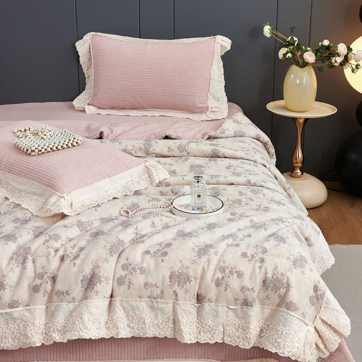 91家纺网 家纺一手货源 找家纺 优希家纺 2025新款暮悠棉麻多功能春秋被四件套 花漾粉