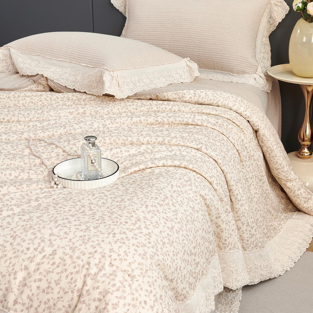 91家纺网 家纺一手货源 找家纺 优希家纺 2025新款暮悠棉麻多功能春秋被四件套 浅棕花影