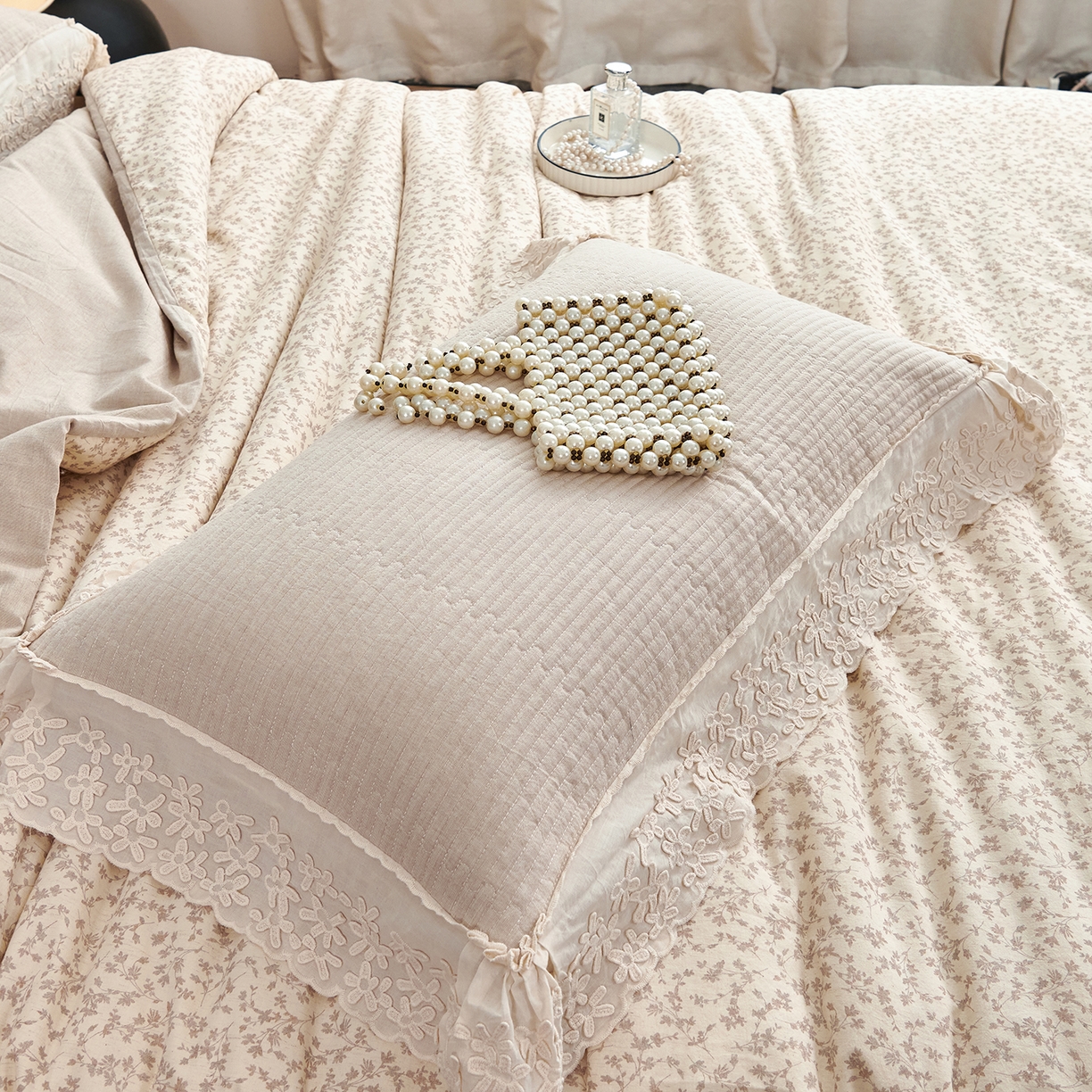 91家纺网 家纺一手货源 找家纺 优希家纺 2025新款暮悠棉麻多功能春秋被四件套 浅棕花影