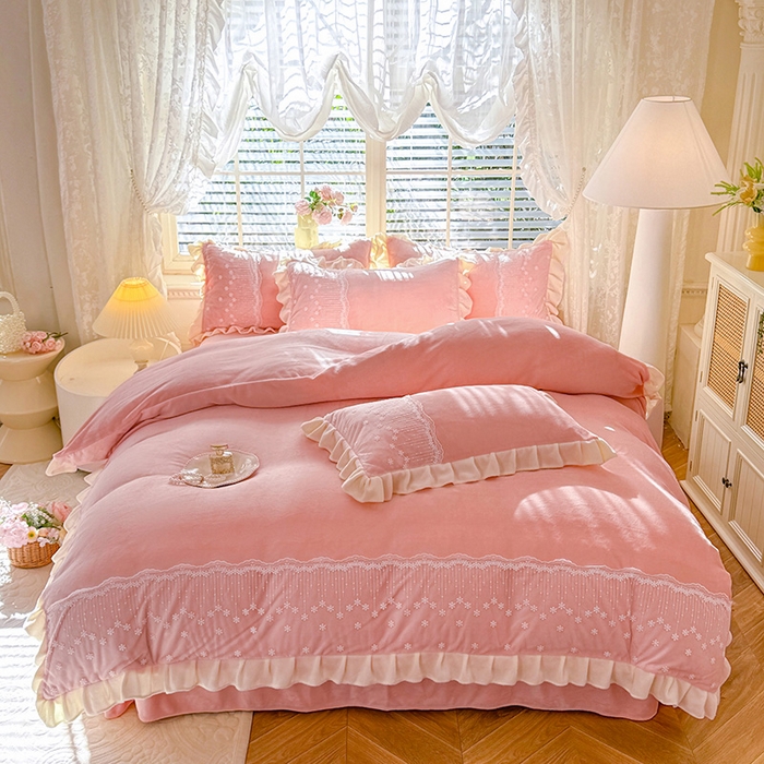 91家纺网 家纺一手货源 找家纺 （总）2025新款牛奶绒刺绣花边四件套-悠梦