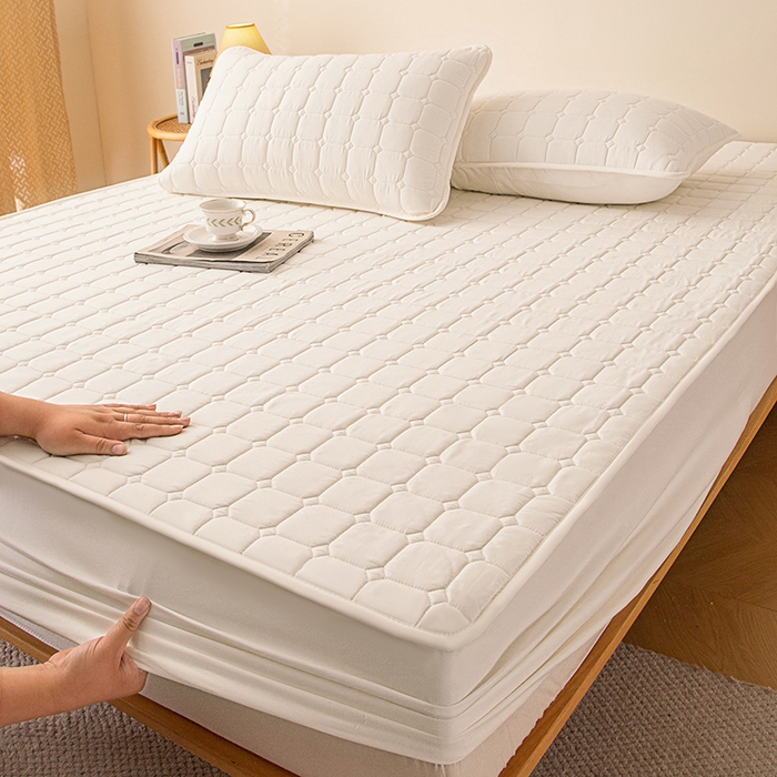 91家纺网 家纺一手货源 找家纺 小禹仔家纺 2025新款亲肤面包格夹棉床笠 白色