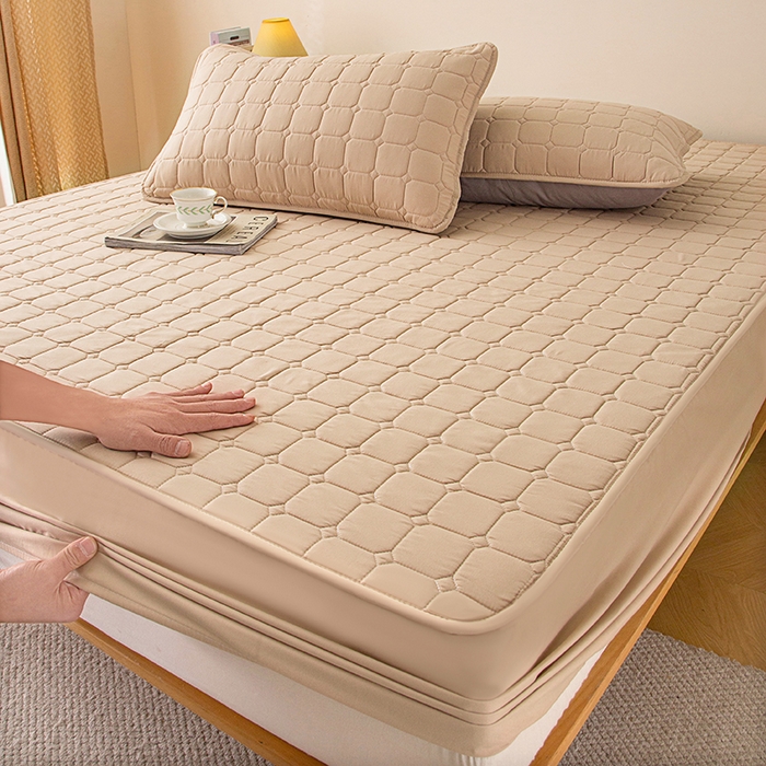 91家纺网 家纺一手货源 找家纺 小禹仔家纺 2025新款亲肤面包格夹棉床笠 卡其