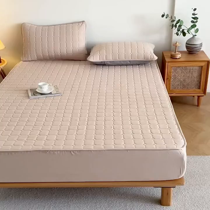 91家纺网 家纺一手货源 找家纺 小禹仔家纺 2025新款亲肤面包格夹棉床笠 卡其