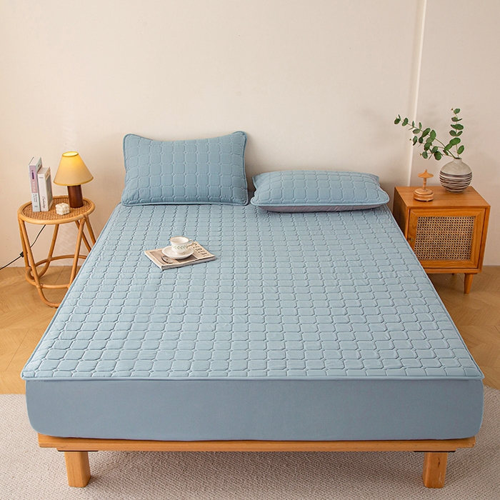 91家纺网 家纺一手货源 找家纺 小禹仔家纺 2025新款亲肤面包格夹棉床笠 蓝色