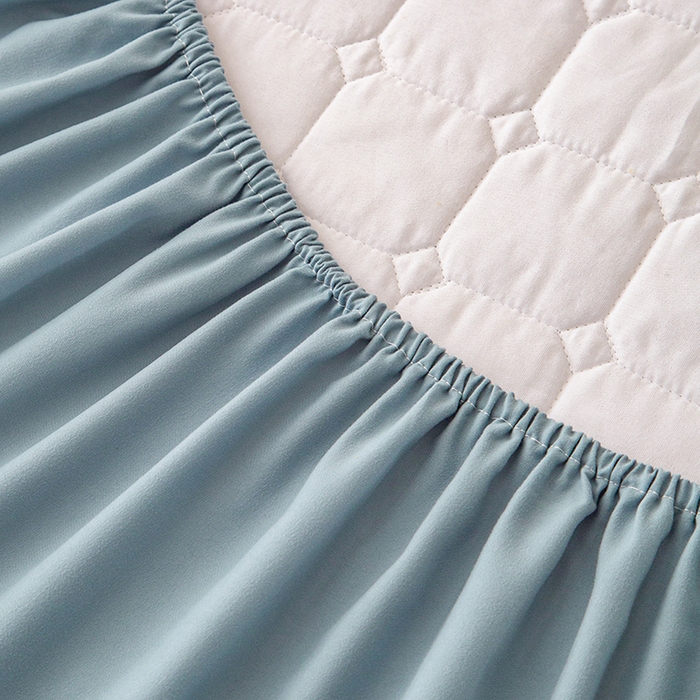 91家纺网 家纺一手货源 找家纺 小禹仔家纺 2025新款亲肤面包格夹棉床笠 蓝色