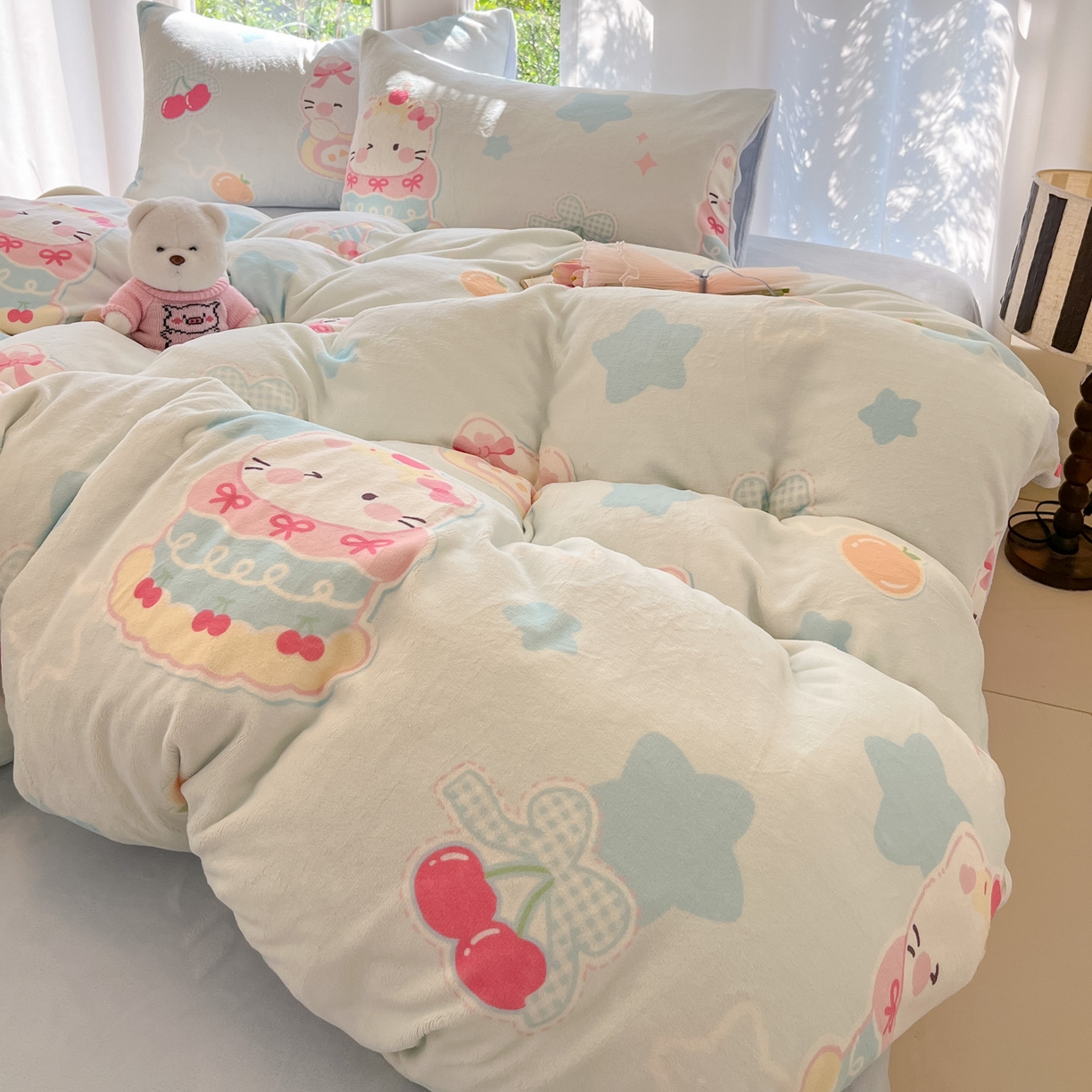 91家纺网 家纺一手货源 找家纺 慕澄家纺 2025新款小清新牛奶绒印花四件套 蛋糕猫咪