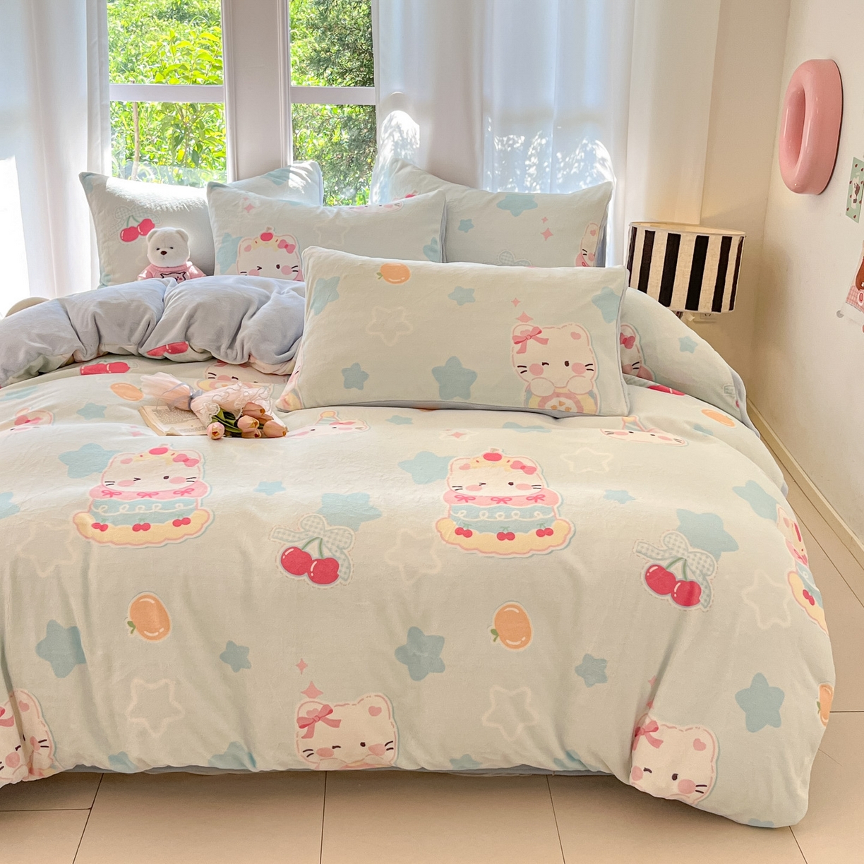 91家纺网 家纺一手货源 找家纺 慕澄家纺 2025新款小清新牛奶绒印花四件套 蛋糕猫咪