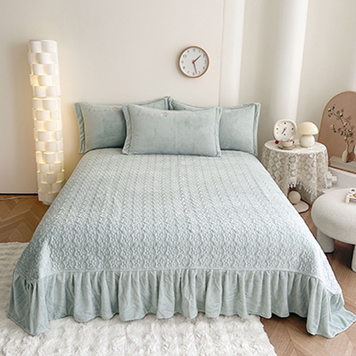 91家纺网 家纺一手货源 找家纺 美伦美焕 2025新款高克重牛奶绒花朵贴布绣床盖款四件套 浅绿