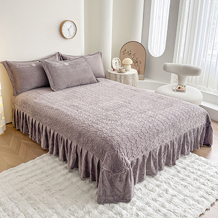 91家纺网 家纺一手货源 找家纺 美伦美焕 2025新款高克重牛奶绒花朵贴布绣床盖款四件套 雾棕