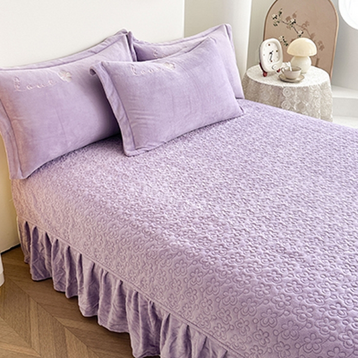 91家纺网 家纺一手货源 找家纺 （总）美伦美焕 2025新款高克重牛奶绒花朵贴布绣床盖款四件套