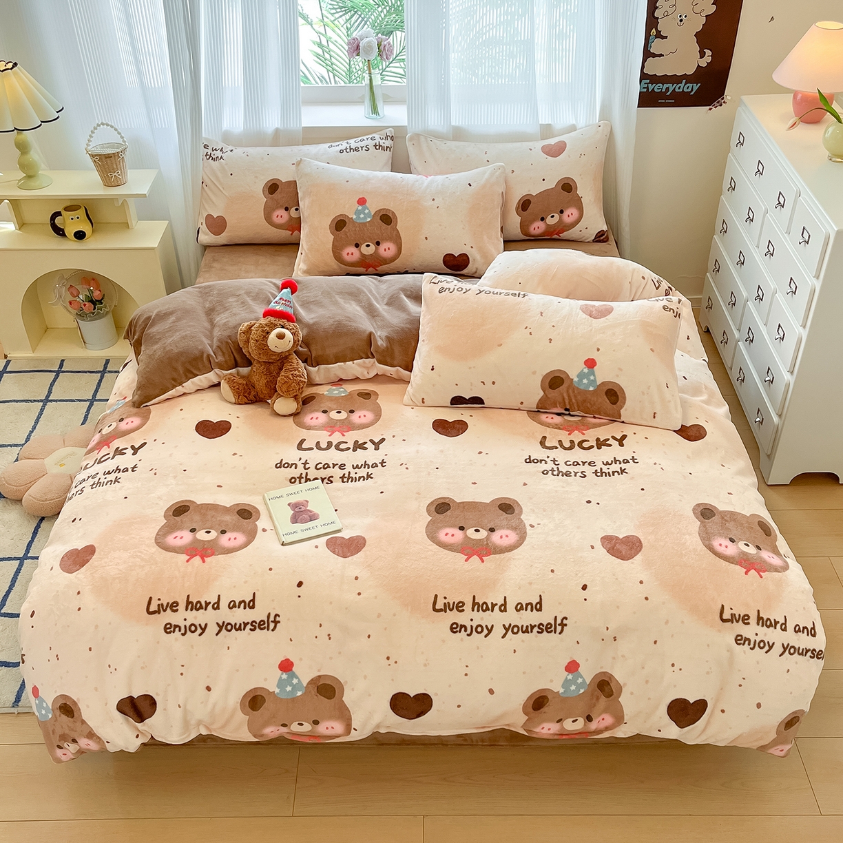 91家纺网 家纺一手货源 找家纺 慕澄家纺 2025新款小清新牛奶绒印花四件套 点点熊仔