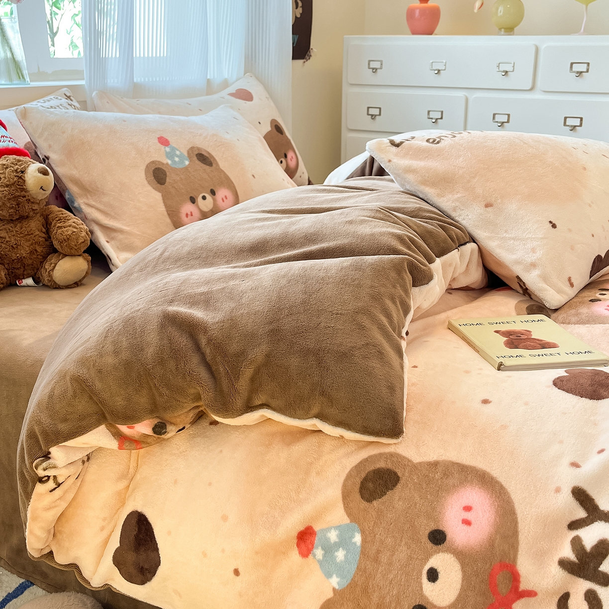 91家纺网 家纺一手货源 找家纺 慕澄家纺 2025新款小清新牛奶绒印花四件套 点点熊仔