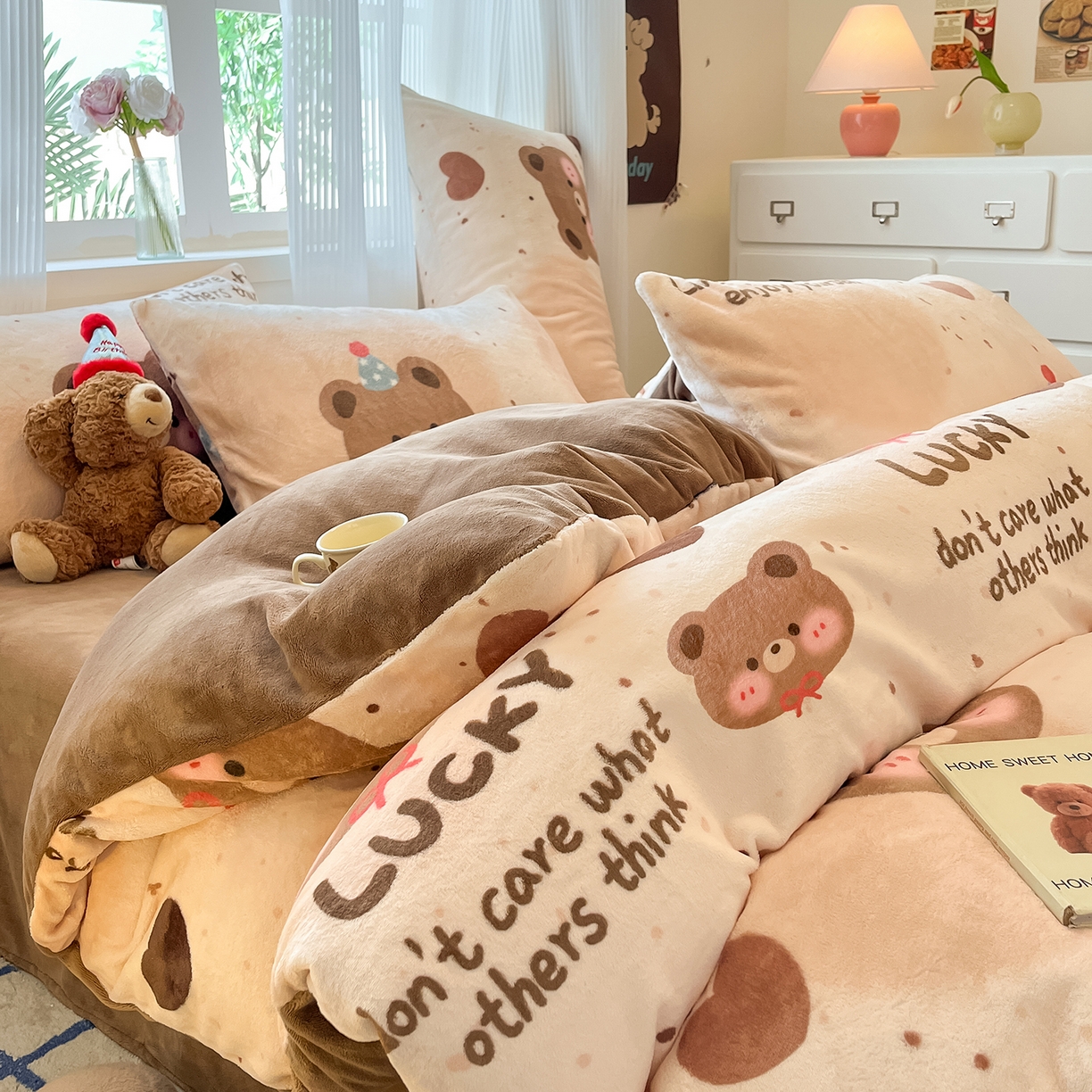 91家纺网 家纺一手货源 找家纺 慕澄家纺 2025新款小清新牛奶绒印花四件套 点点熊仔