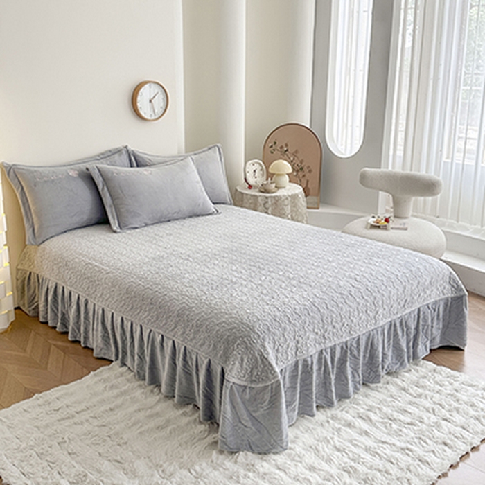 91家纺网 家纺一手货源 找家纺 美伦美焕 2025新款高克重牛奶绒花朵贴布绣床盖款四件套 灰