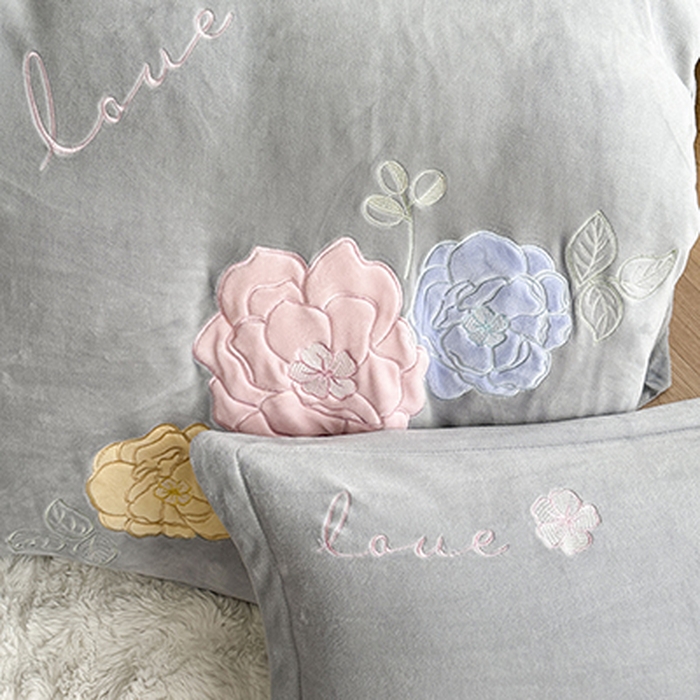 91家纺网 家纺一手货源 找家纺 美伦美焕 2025新款高克重牛奶绒花朵贴布绣床盖款四件套 灰