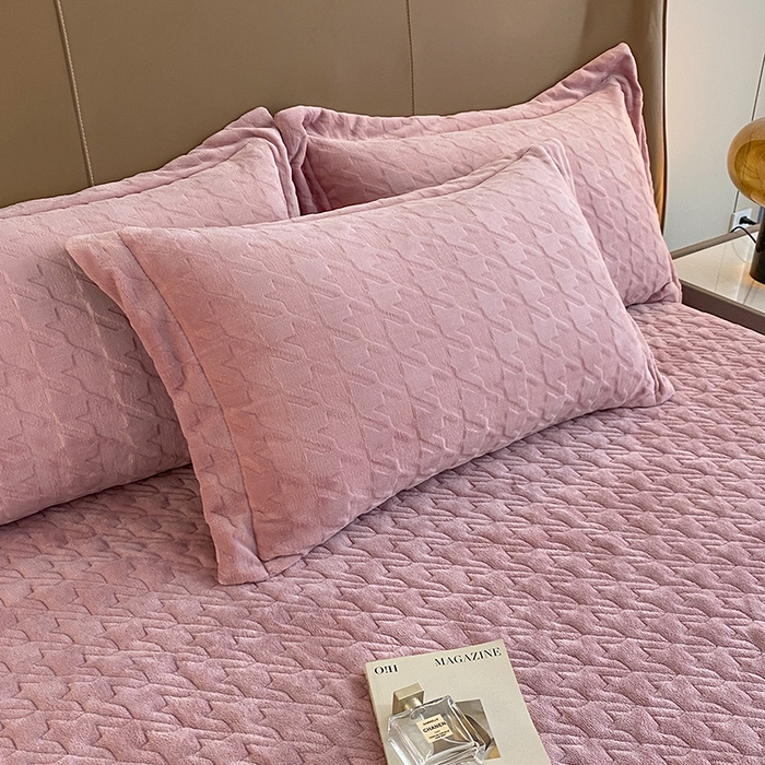 91家纺网 家纺一手货源 找家纺 （总）美伦美焕 2025新款立体雕花绒床盖款四件套