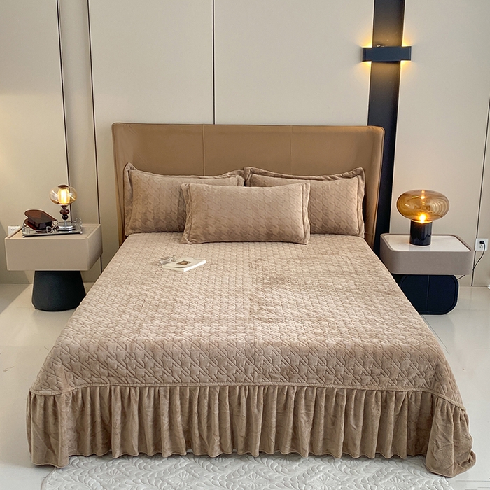 91家纺网 家纺一手货源 找家纺 美伦美焕 2025新款立体雕花绒床盖款四件套 卡其