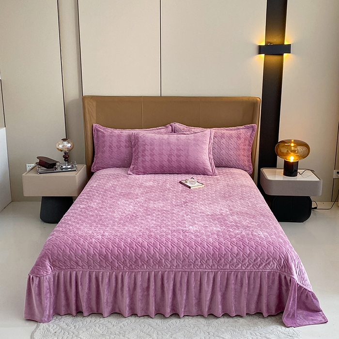 91家纺网 家纺一手货源 找家纺 美伦美焕 2025新款立体雕花绒床盖款四件套 紫色