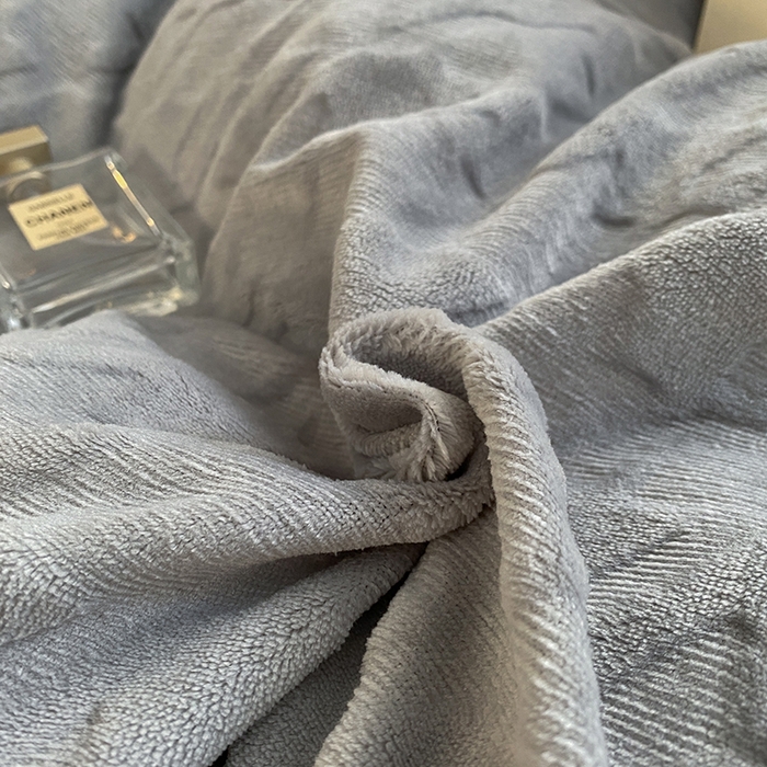 91家纺网 家纺一手货源 找家纺 美伦美焕 2025新款立体雕花绒床盖款四件套 烟灰