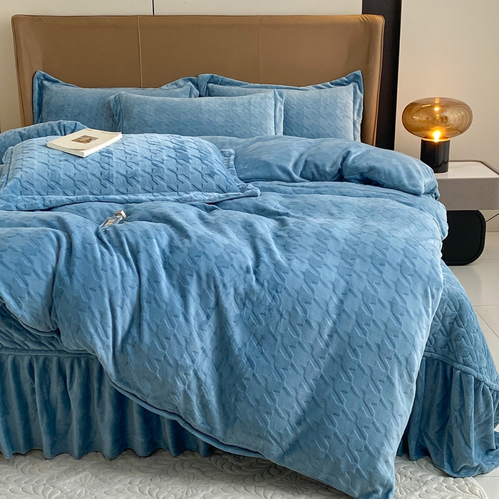 美伦美焕 2025新款立体雕花绒床盖款四件套 雾蓝