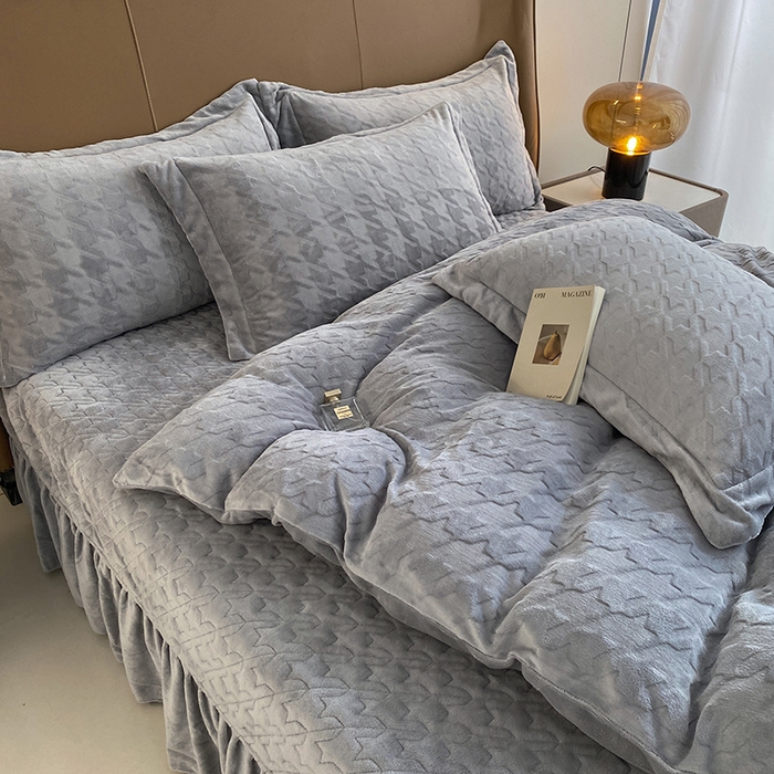 91家纺网 家纺一手货源 找家纺 美伦美焕 2025新款立体雕花绒床盖款四件套 烟灰