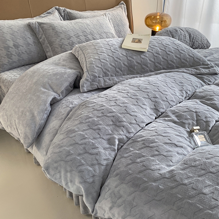 91家纺网 家纺一手货源 找家纺 美伦美焕 2025新款立体雕花绒床盖款四件套 烟灰