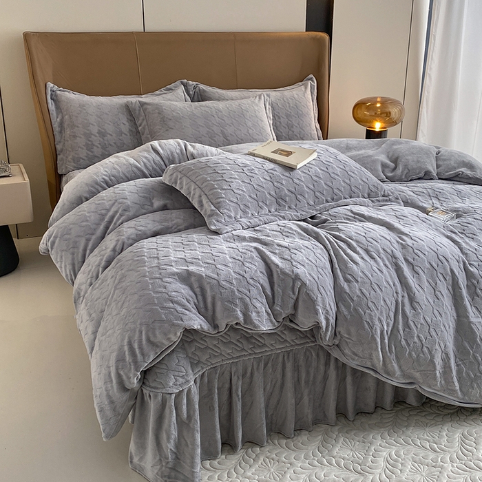 91家纺网 家纺一手货源 找家纺 美伦美焕 2025新款立体雕花绒床盖款四件套 烟灰