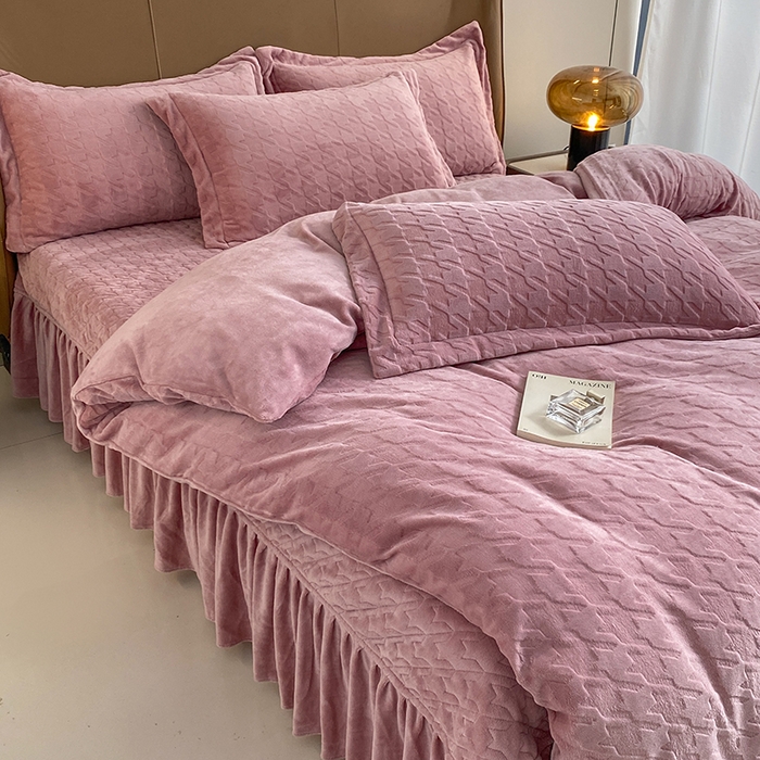 91家纺网 家纺一手货源 找家纺 （总）美伦美焕 2025新款立体雕花绒床盖款四件套