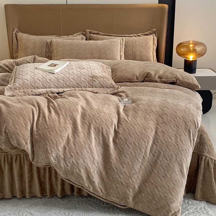 91家纺网 家纺一手货源 找家纺 （总）美伦美焕 2025新款立体雕花绒床盖款四件套