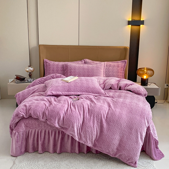 91家纺网 家纺一手货源 找家纺 美伦美焕 2025新款立体雕花绒床盖款四件套 紫色