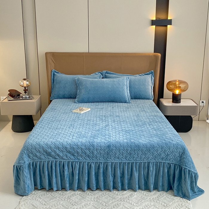 91家纺网 家纺一手货源 找家纺 美伦美焕 2025新款立体雕花绒床盖款四件套 雾蓝