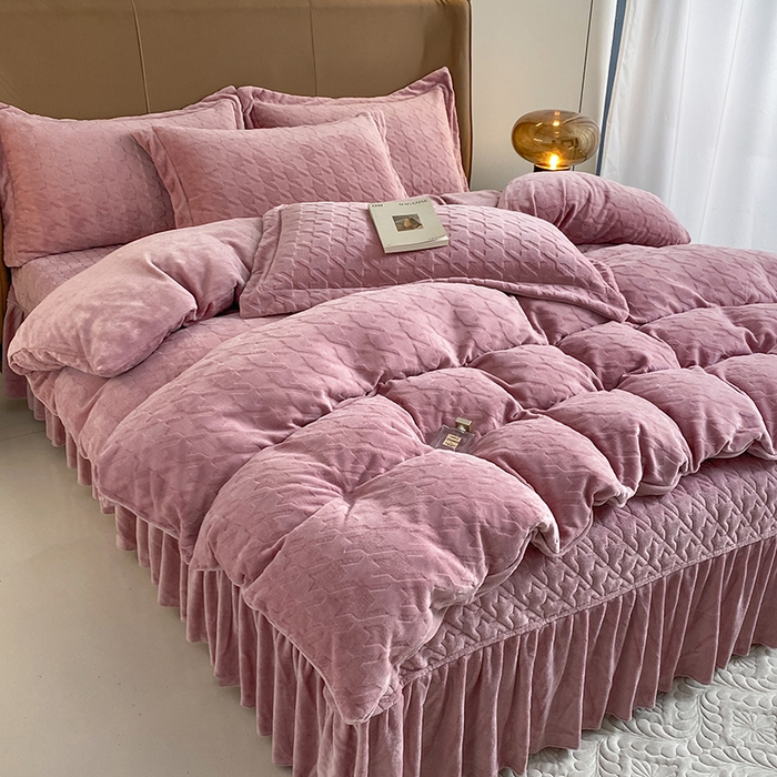 91家纺网 家纺一手货源 找家纺 （总）美伦美焕 2025新款立体雕花绒床盖款四件套