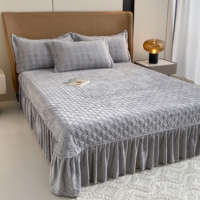 91家纺网 家纺一手货源 找家纺 美伦美焕 2025新款立体雕花绒床盖款四件套 烟灰