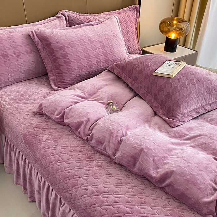 91家纺网 家纺一手货源 找家纺 美伦美焕 2025新款立体雕花绒床盖款四件套 紫色