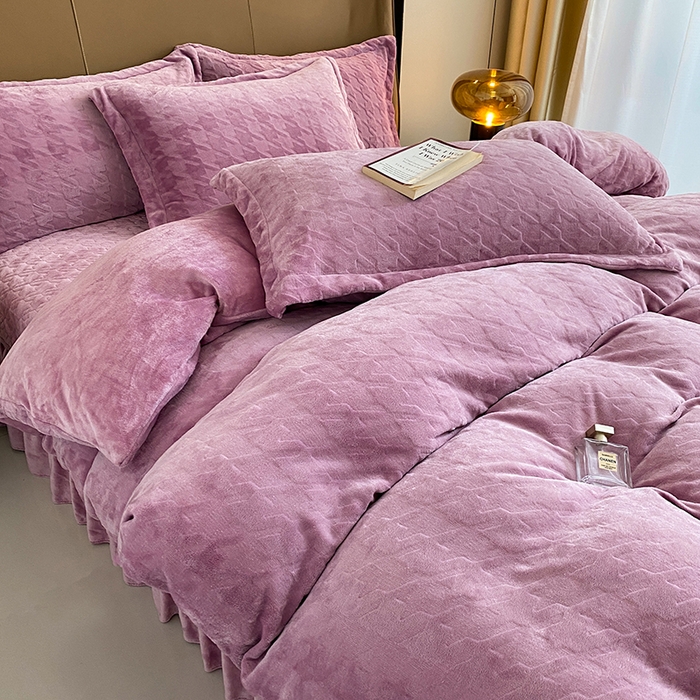 91家纺网 家纺一手货源 找家纺 美伦美焕 2025新款立体雕花绒床盖款四件套 紫色