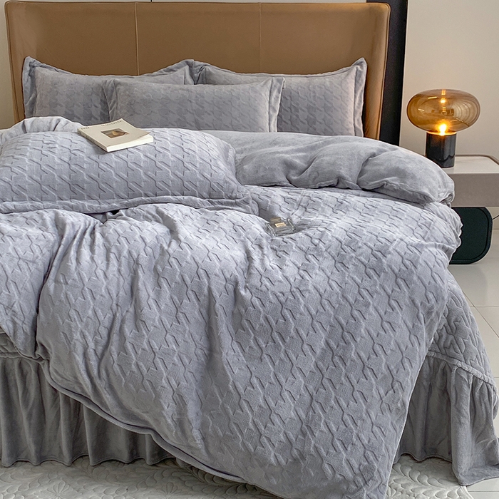 美伦美焕 2025新款立体雕花绒床盖款四件套 烟灰