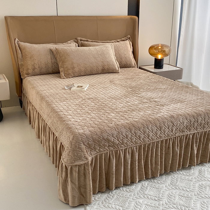 91家纺网 家纺一手货源 找家纺 美伦美焕 2025新款立体雕花绒床盖款四件套 卡其