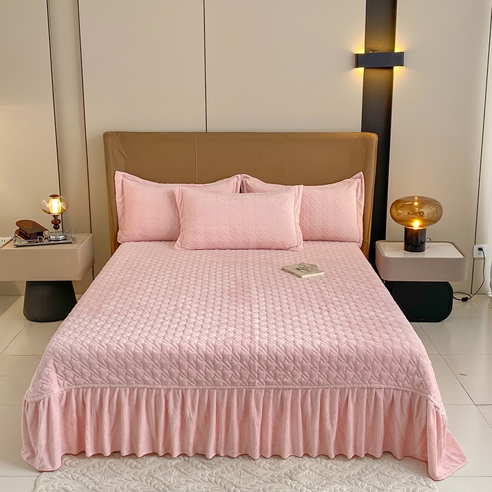 91家纺网 家纺一手货源 找家纺 美伦美焕 2025新款立体雕花绒床盖款四件套 粉玉