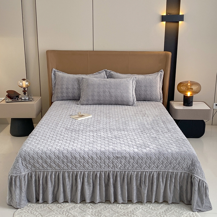 91家纺网 家纺一手货源 找家纺 美伦美焕 2025新款立体雕花绒床盖款四件套 烟灰