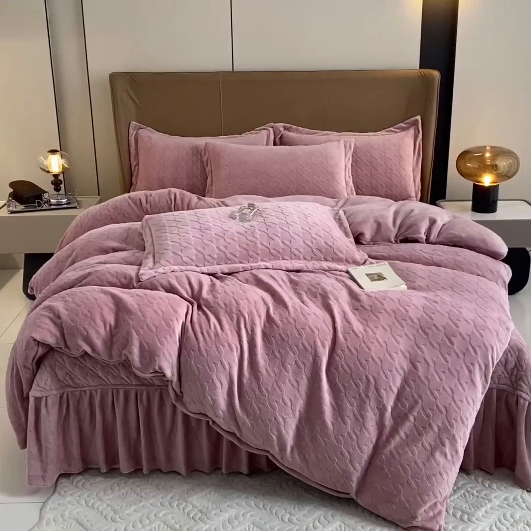 91家纺网 家纺一手货源 找家纺 （总）美伦美焕 2025新款立体雕花绒床盖款四件套