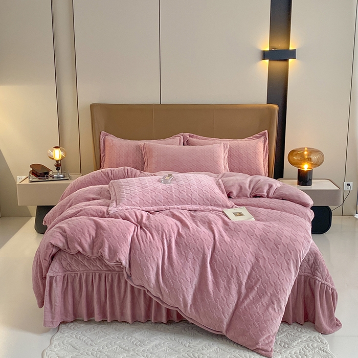 91家纺网 家纺一手货源 找家纺 美伦美焕 2025新款立体雕花绒床盖款四件套 豆沙