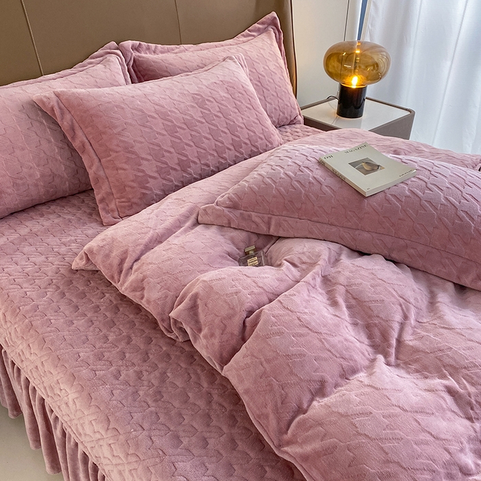 91家纺网 家纺一手货源 找家纺 美伦美焕 2025新款立体雕花绒床盖款四件套 豆沙