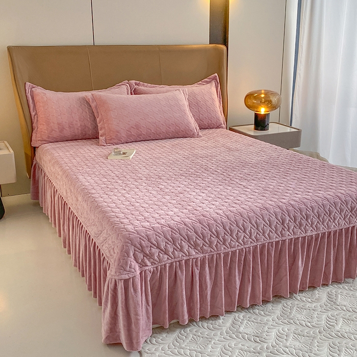 91家纺网 家纺一手货源 找家纺 美伦美焕 2025新款立体雕花绒床盖款四件套 豆沙