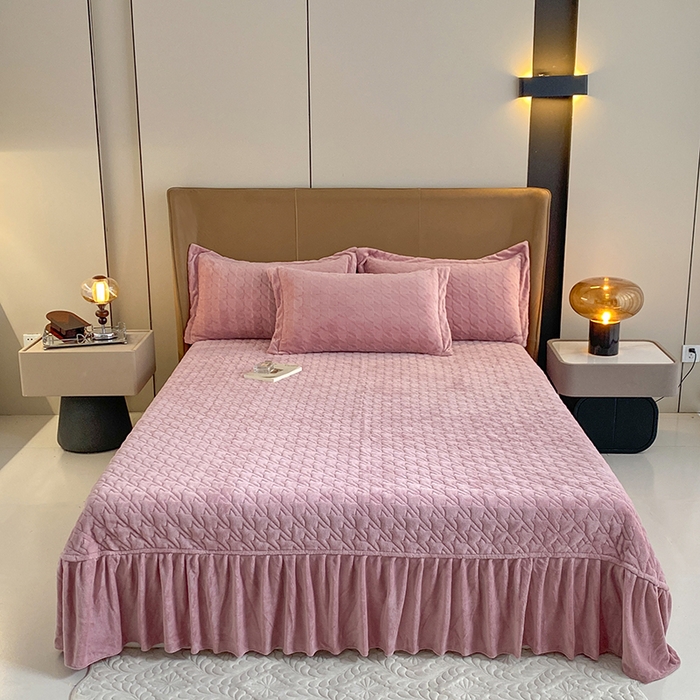 91家纺网 家纺一手货源 找家纺 美伦美焕 2025新款立体雕花绒床盖款四件套 豆沙