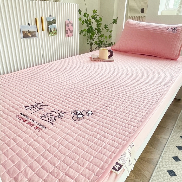 91家纺网 家纺一手货源 找家纺 小禹仔家纺 2025新款刺绣床笠-学生图 樱花粉