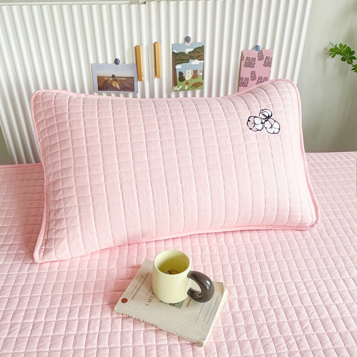 91家纺网 家纺一手货源 找家纺 小禹仔家纺 2025新款刺绣床笠-学生图 樱花粉