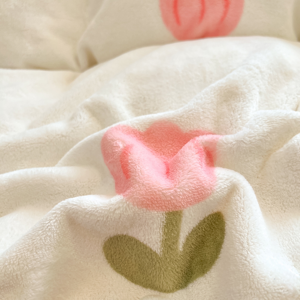 91家纺网 家纺一手货源 找家纺 慕澄家纺 2025新款小清新牛奶绒印花四件套 粉色郁金香