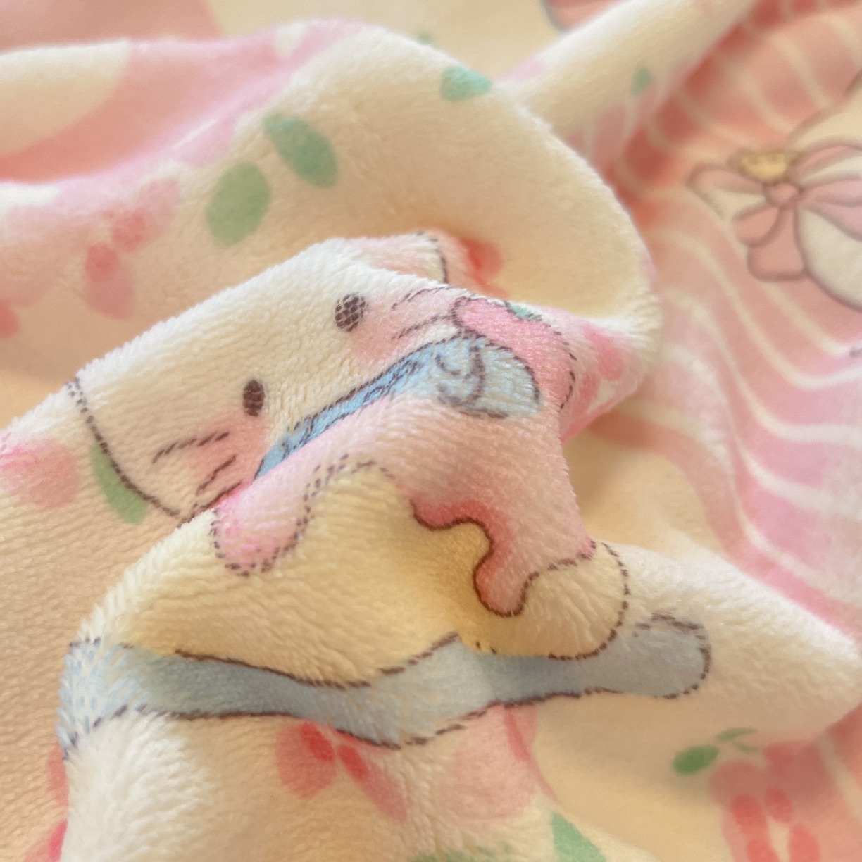 91家纺网 家纺一手货源 找家纺 慕澄家纺 2025新款小清新牛奶绒印花四件套 格子小猫