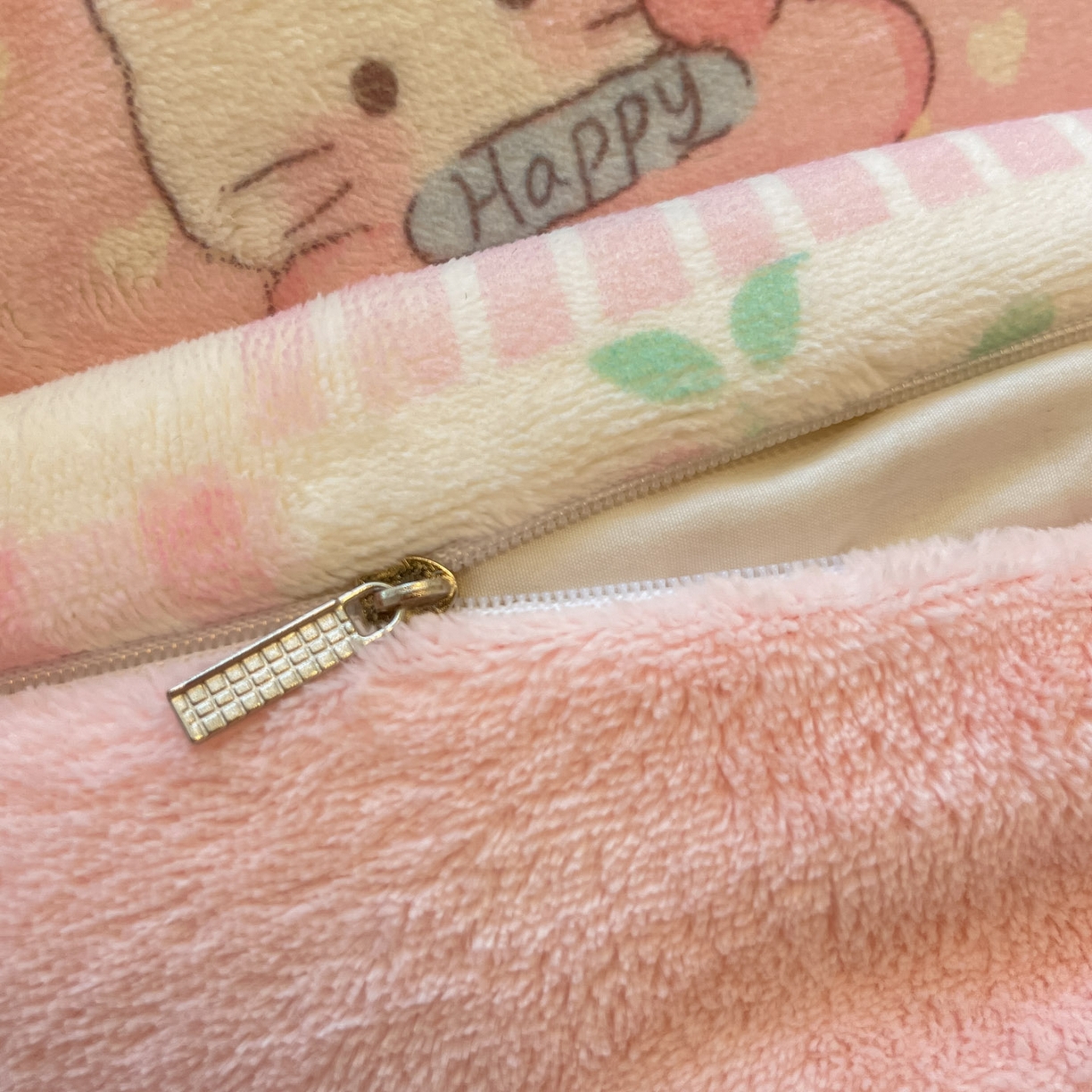 91家纺网 家纺一手货源 找家纺 慕澄家纺 2025新款小清新牛奶绒印花四件套 格子小猫