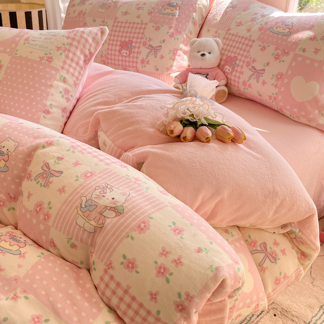 91家纺网 家纺一手货源 找家纺 慕澄家纺 2025新款小清新牛奶绒印花四件套 格子小猫